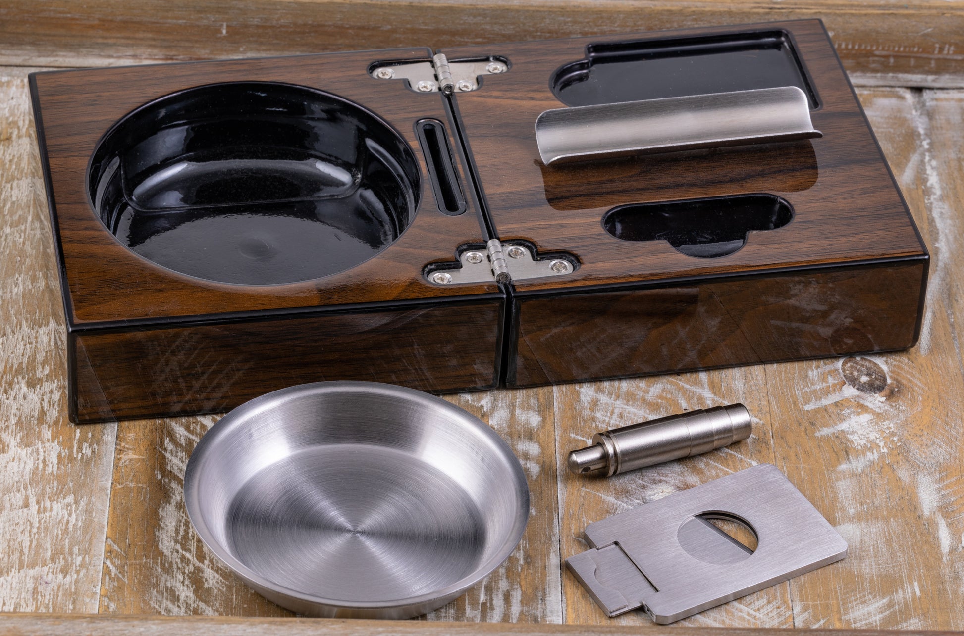 Folding Ashtray Set.