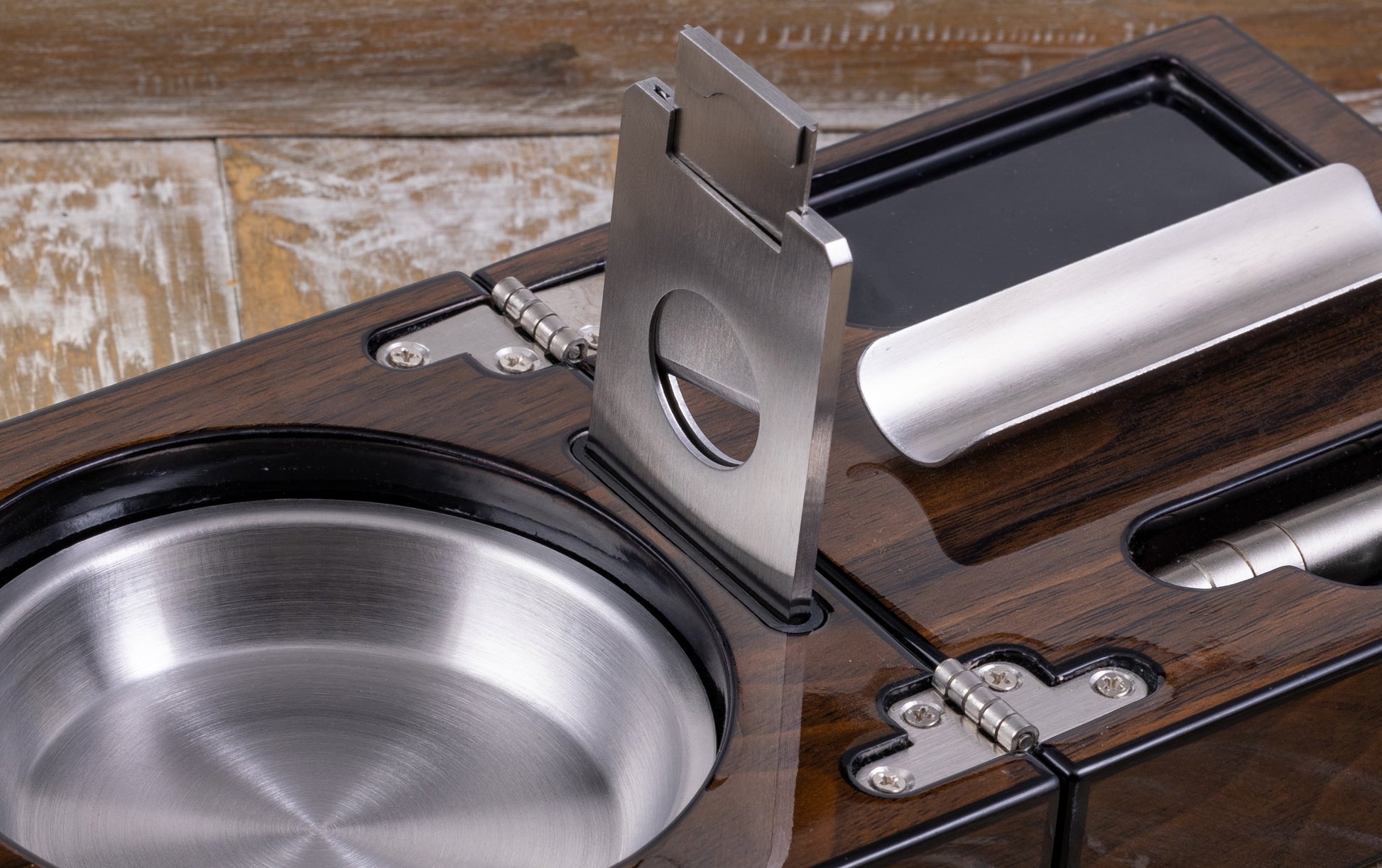 Folding Ashtray Set.