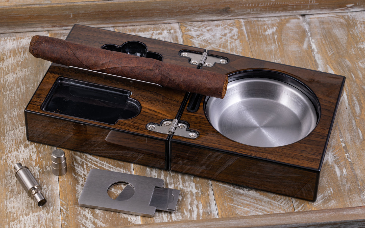 Folding Ashtray Set.